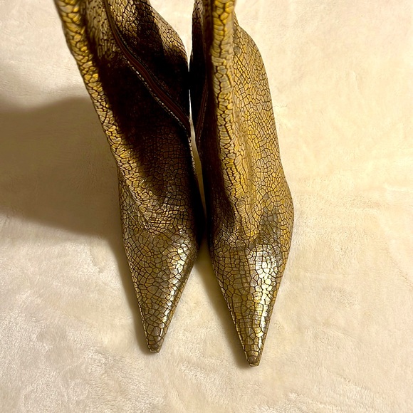 Gerardina Di Magio. Elegant Gold Stiletto Boots. Size 9. - Picture 5 of 12